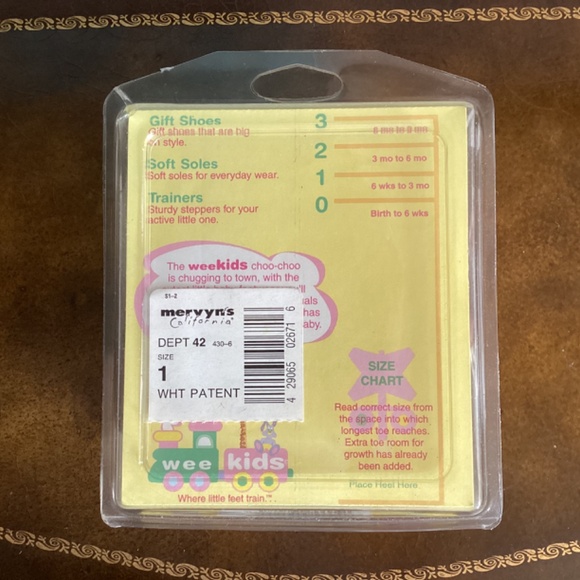 Baby girl white patent leather Mary Jane shoes - Picture 4 of 7